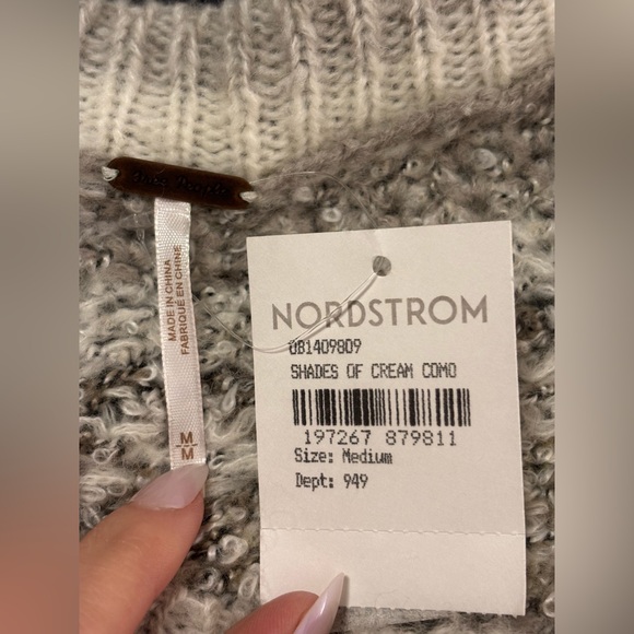 Free People Cream and Gray Home For The Holidays Cropped Sweater NWT - Picture 8 of 11